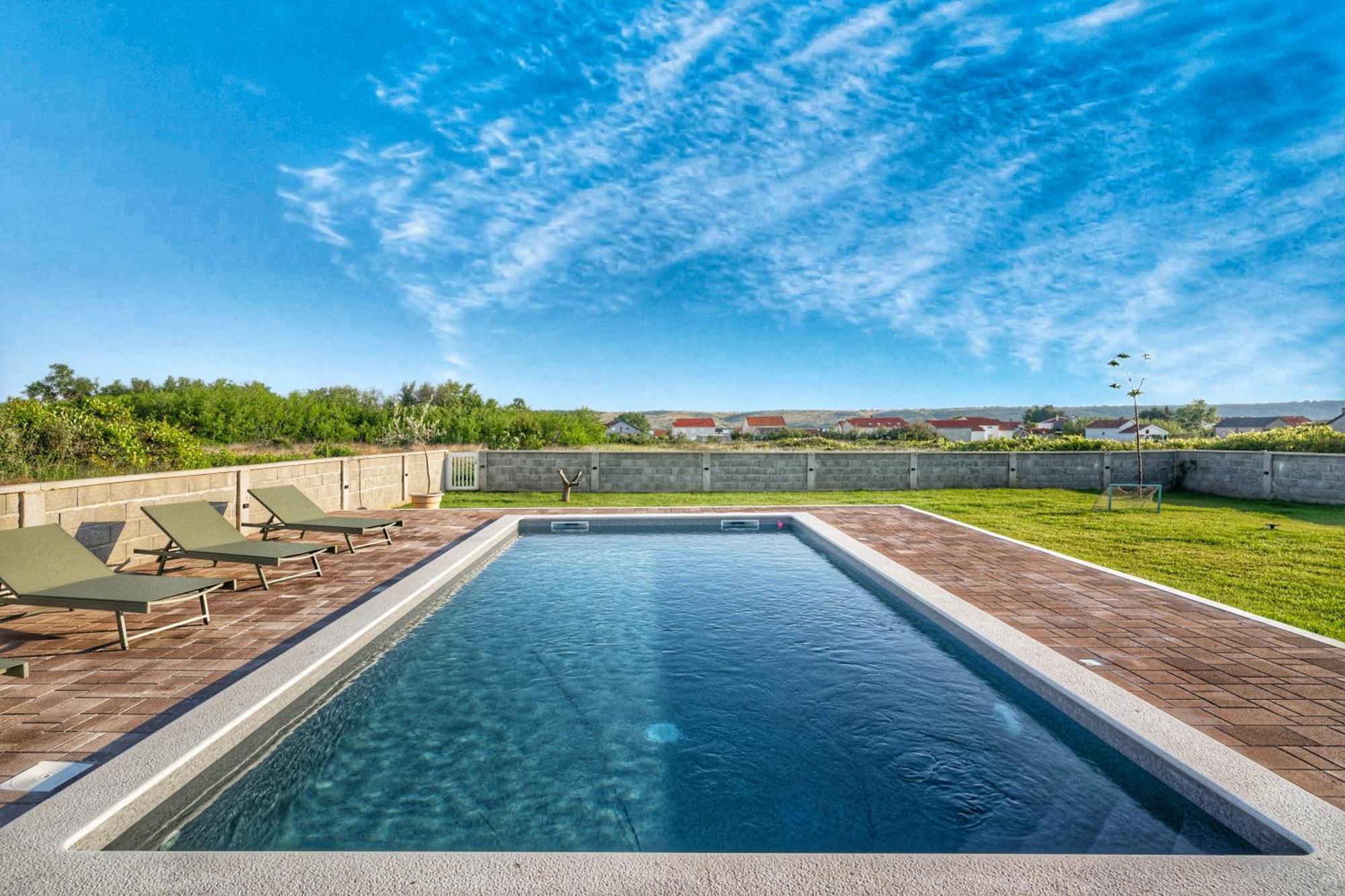 House Rose With Garden And Pool Villa Ljubač Dış mekan fotoğraf